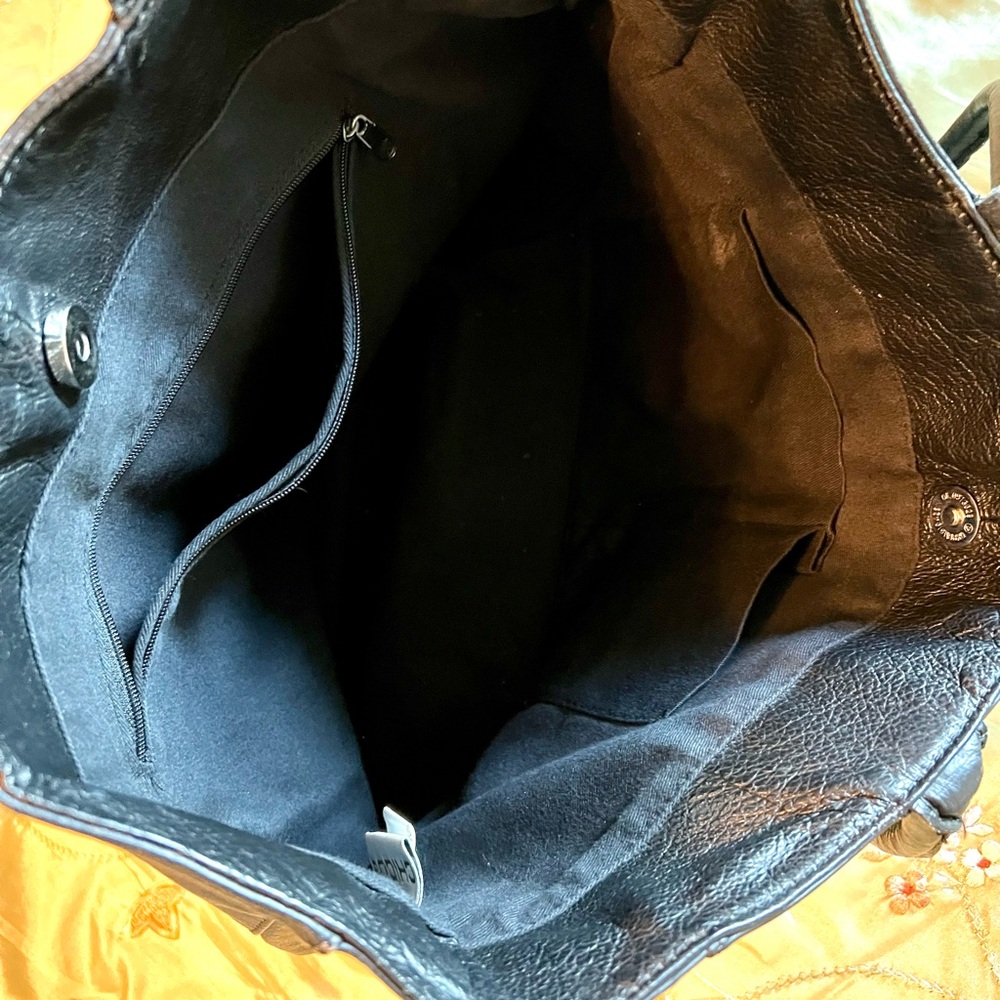 Chico’s Black Leather Tote Bag 100% leather and 100% cotton liner. Weight 1.0 lb - Picture 3 of 8